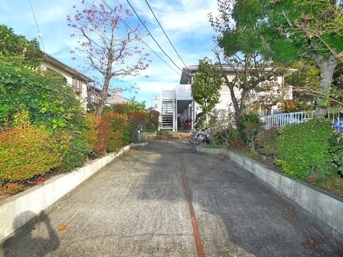 物件外観写真3　(エントランス部分)