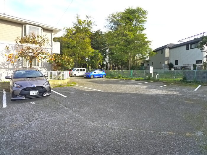 物件外観写真4　(駐車場)