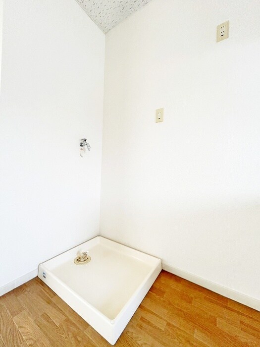 物件内観写真16　(洗濯機置場)