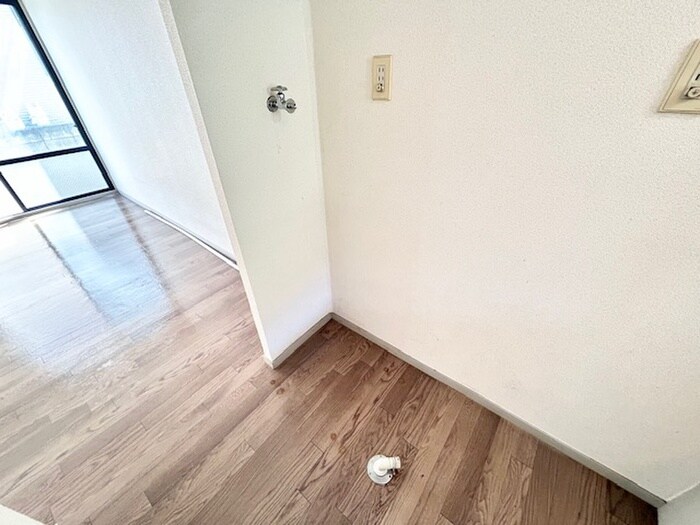 物件内観写真12　(洗濯機置場)