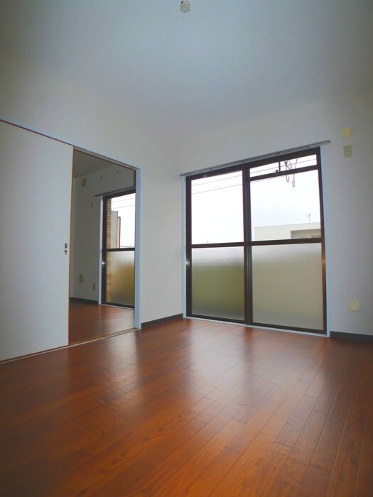 物件内観写真8　(室内からの展望)