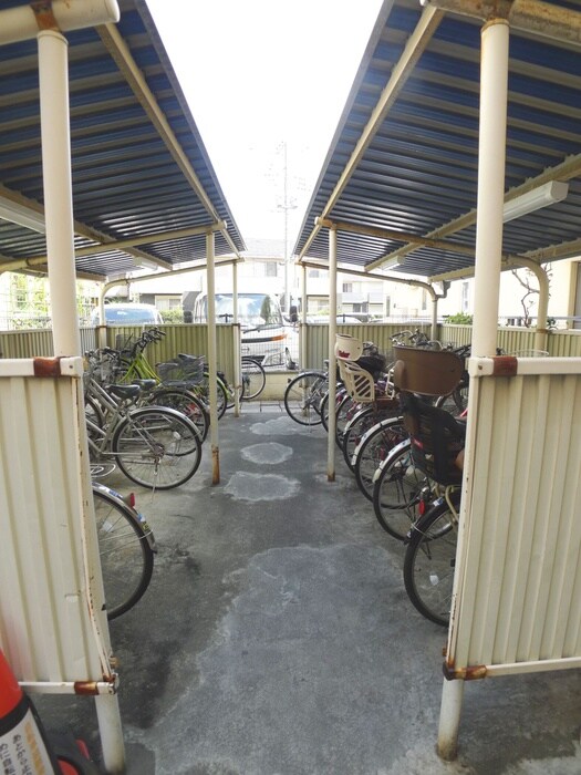 物件外観写真6　(駐輪場)