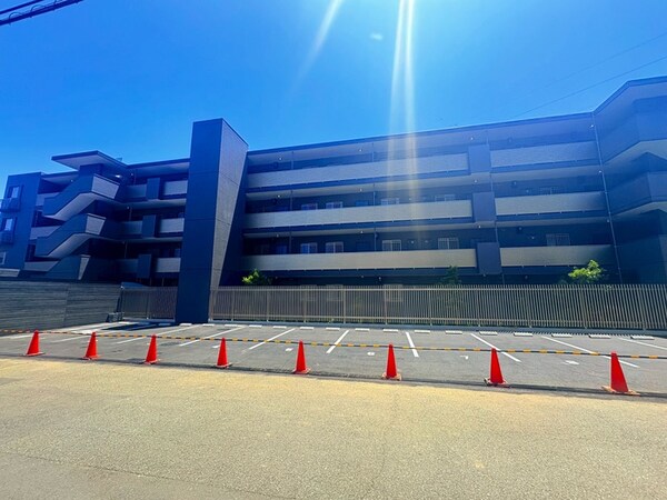 建築中