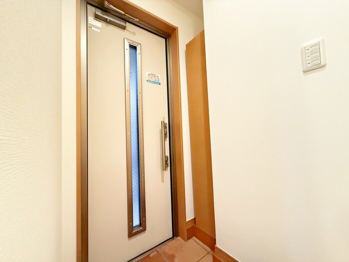 物件内観写真16　(玄関)