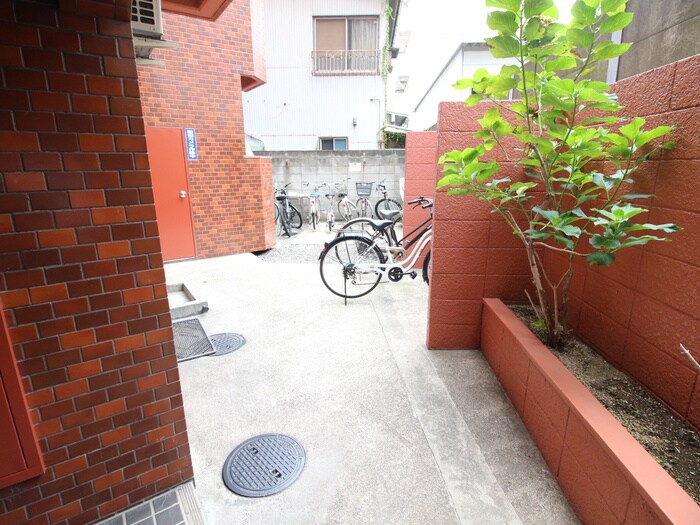 物件外観写真5　(駐車場)