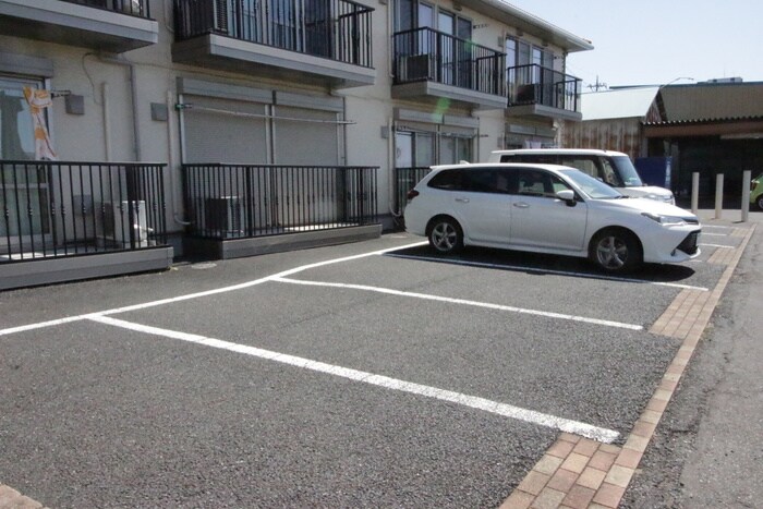 物件外観写真4　(駐車場)