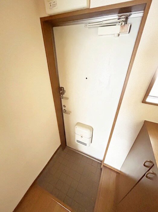 物件内観写真18　(玄関)