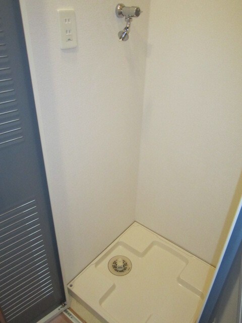 物件内観写真11　(洗濯機置場)