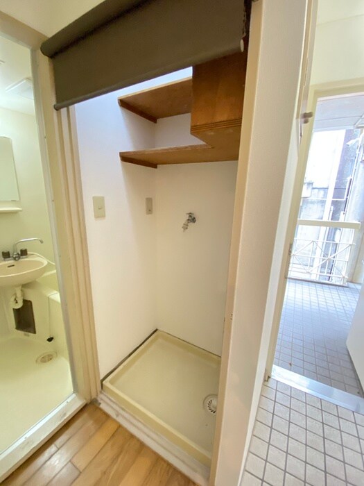 物件内観写真5　(洗濯機置場)