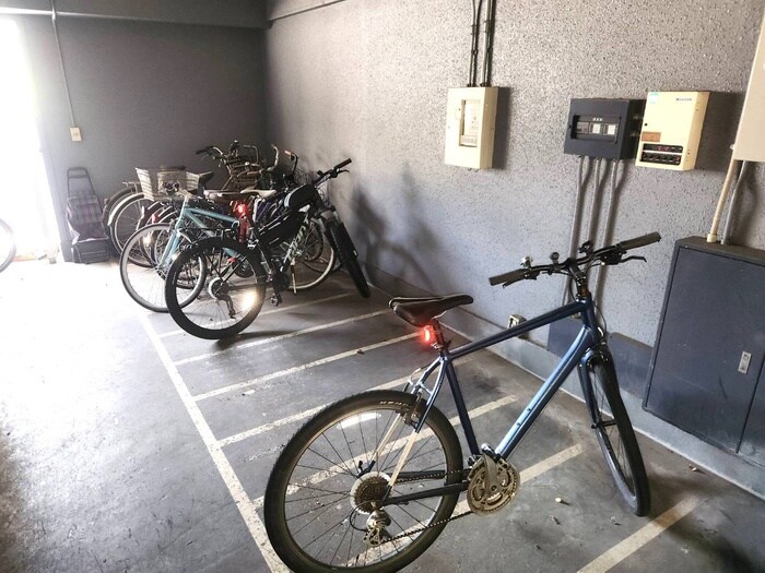 物件外観写真6　(駐輪場)