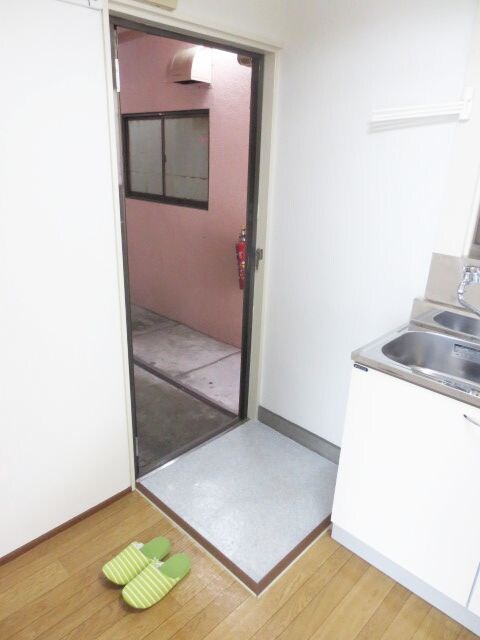 物件内観写真13　(玄関)