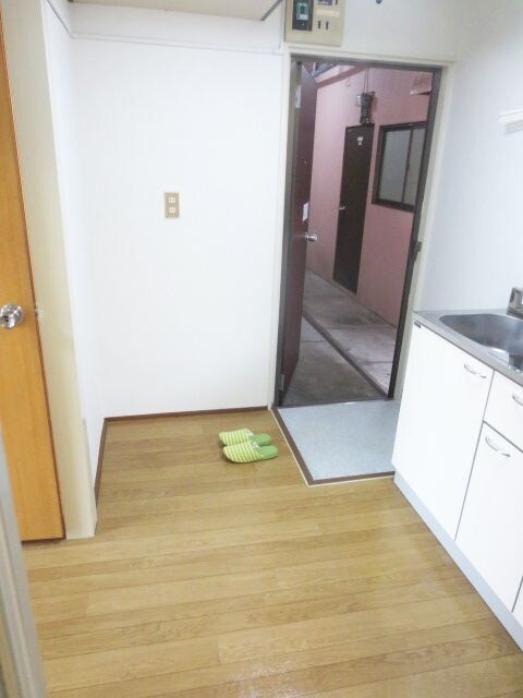 物件内観写真14　(玄関)