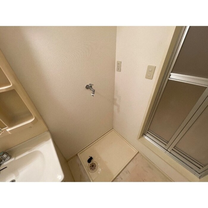 物件内観写真18　(洗濯機置場)