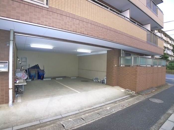 物件外観写真4　(駐車場)