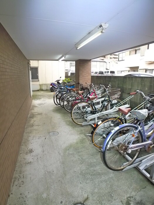 物件外観写真5　(駐輪場)