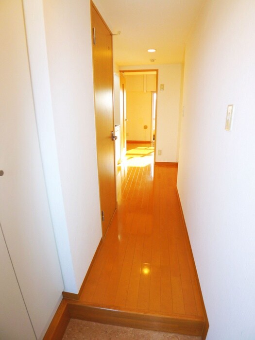 物件内観写真11　(廊下)