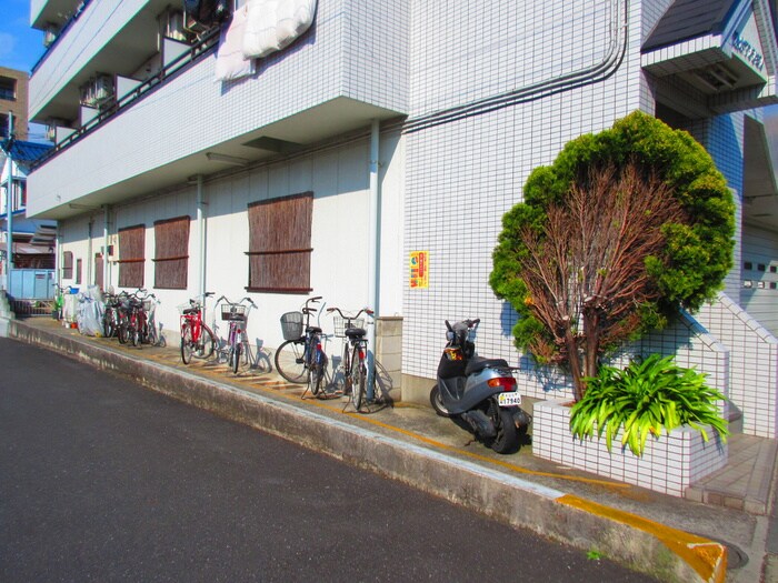物件外観写真4　(駐輪場)