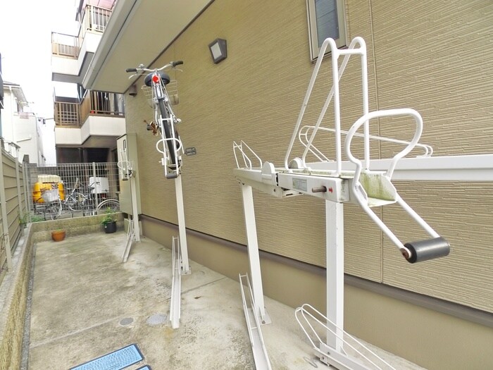 物件外観写真5　(駐輪場)
