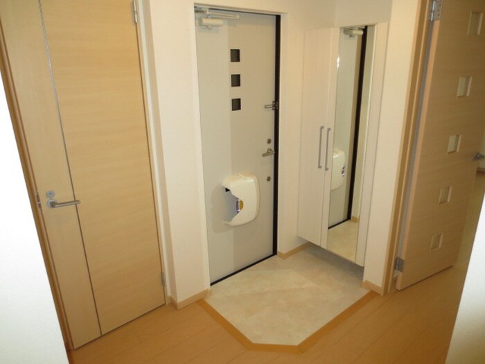 物件内観写真15　(玄関)