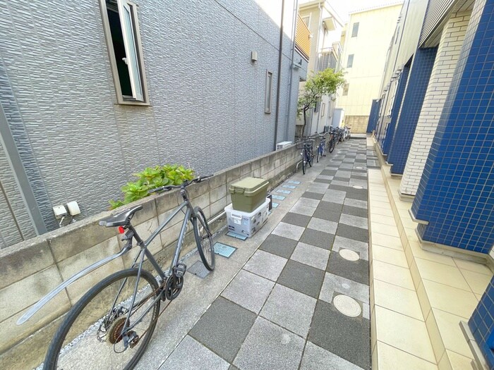 物件外観写真4　(駐輪場)