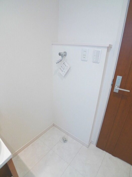 物件内観写真15　(洗濯機置場)