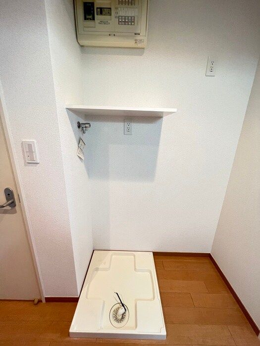 物件内観写真16　(洗濯機置場)