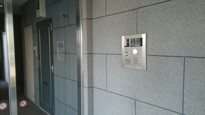 物件外観写真5　(エントランス部分)