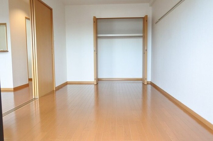 物件内観写真12　(収納)