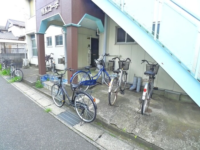 物件外観写真4　(駐輪場)