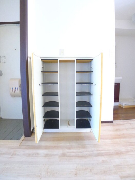 物件内観写真10　(靴箱)