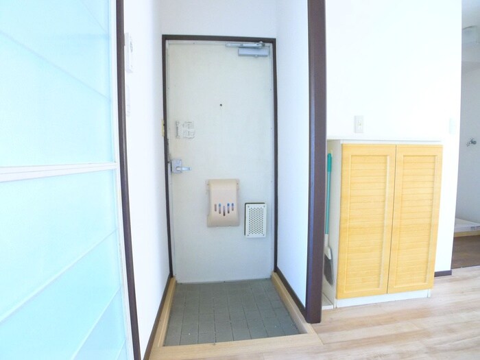 物件内観写真18　(玄関)