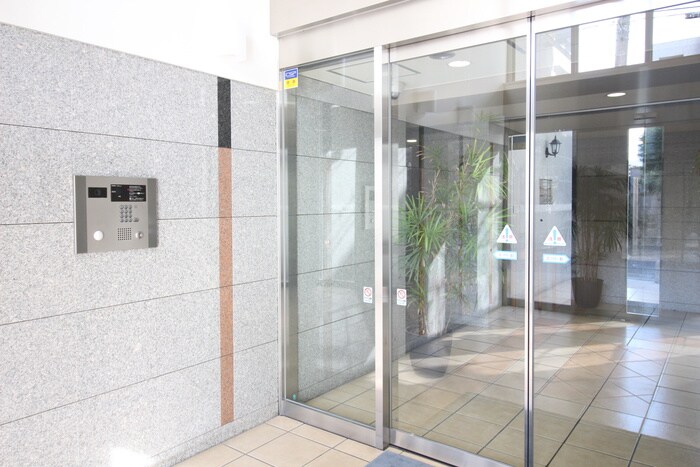 物件外観写真5　(エントランス部分)