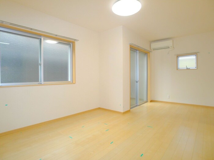 物件内観写真8　(室内からの展望)