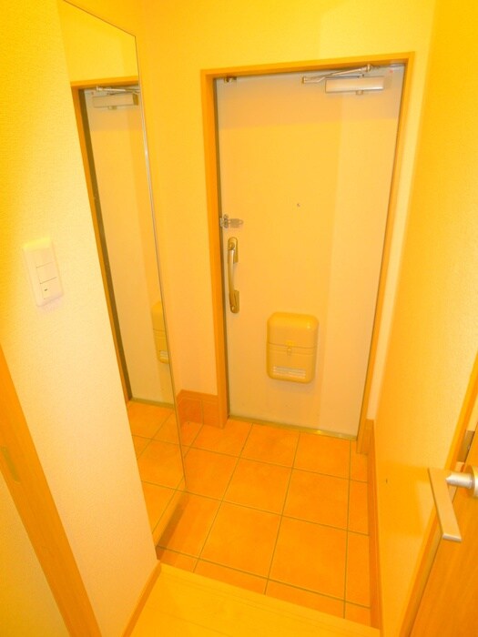物件内観写真16　(玄関)