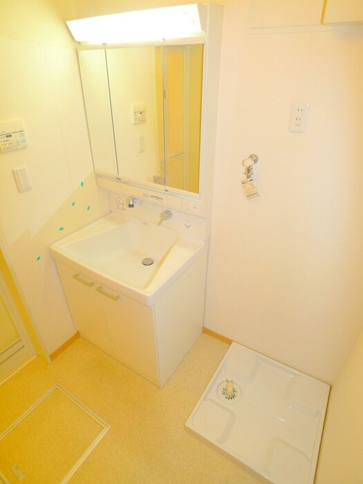 物件内観写真18　(洗濯機置場)