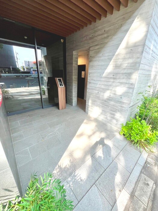 物件外観写真4　(エントランス部分)