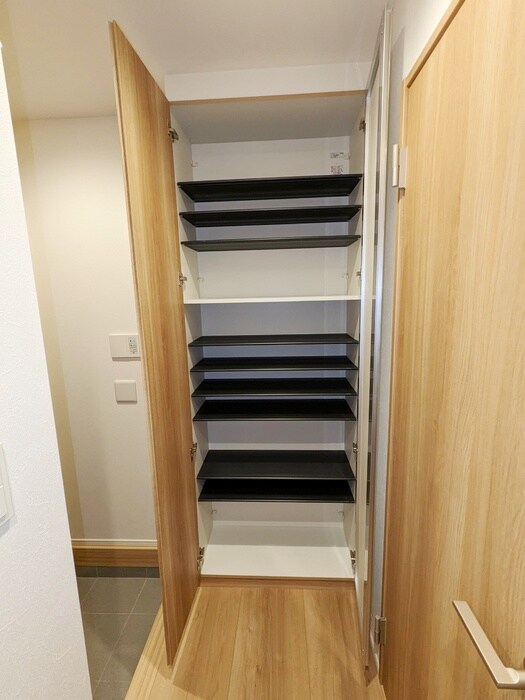 物件内観写真18　(靴箱)