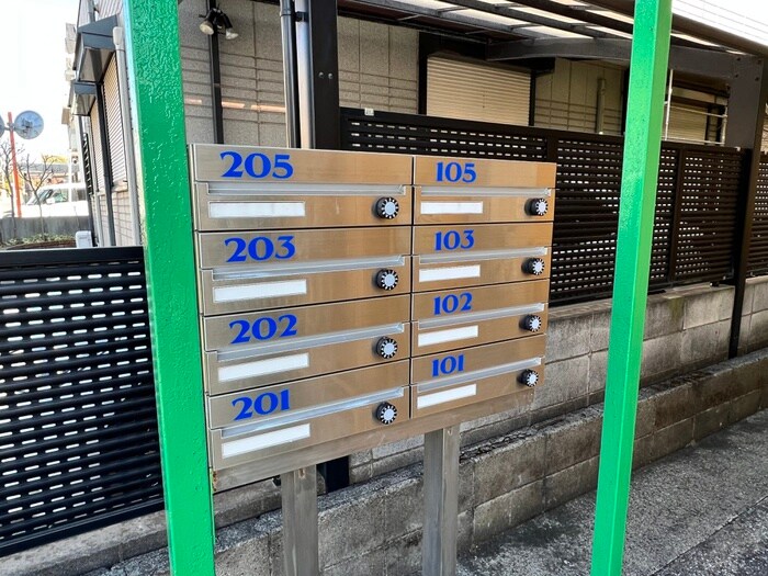 物件外観写真5　(エントランス部分)