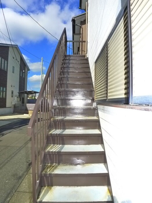 物件外観写真2　(エントランス部分)