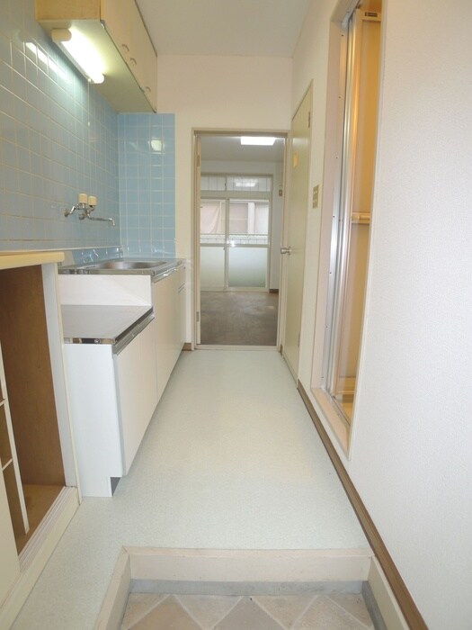 物件内観写真4　(玄関)