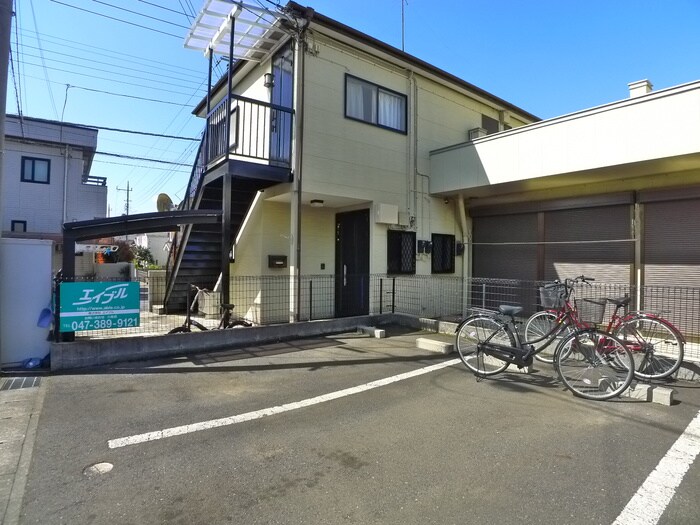 物件外観写真4　(駐車場)