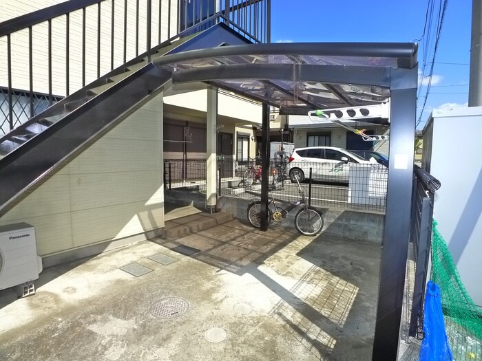 物件外観写真5　(駐輪場)