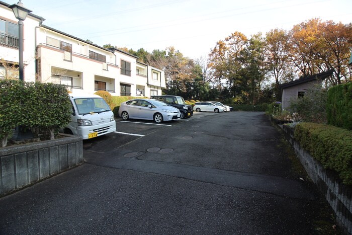 物件外観写真2　(駐車場)