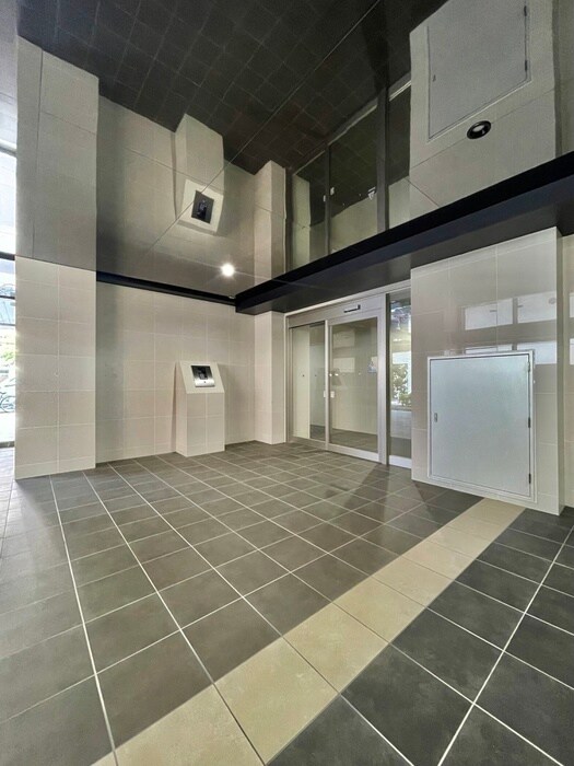 物件外観写真2　(エントランス部分)