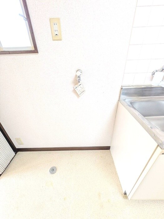 物件内観写真16　(洗濯機置場)