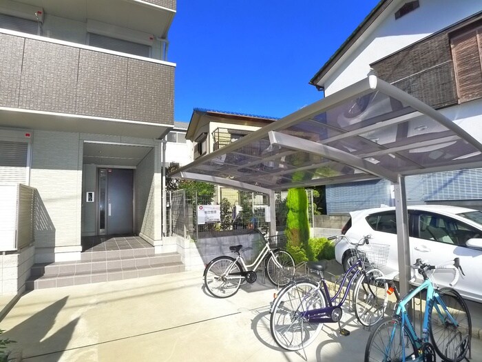 物件外観写真2　(駐輪場)