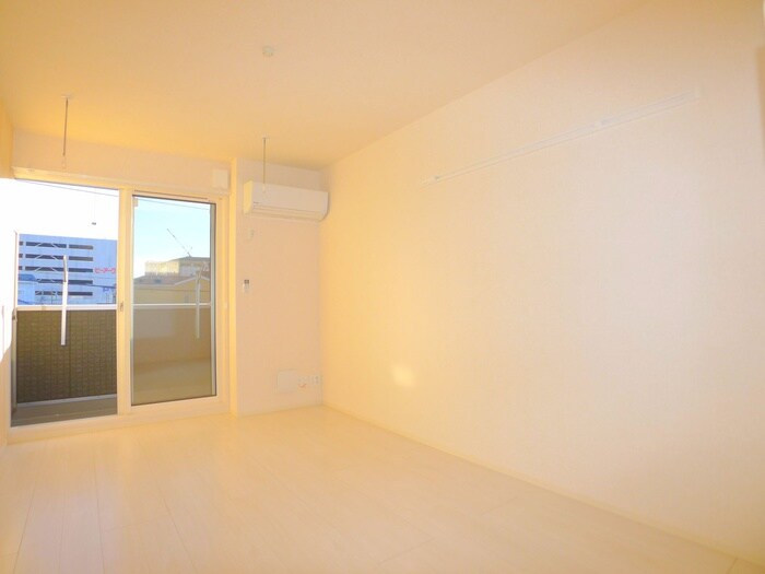 物件内観写真8　(室内からの展望)