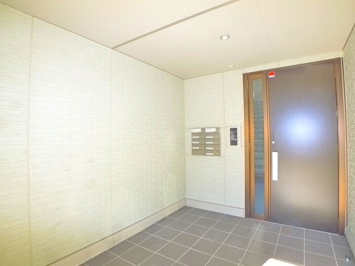 物件外観写真6　(エントランス部分)