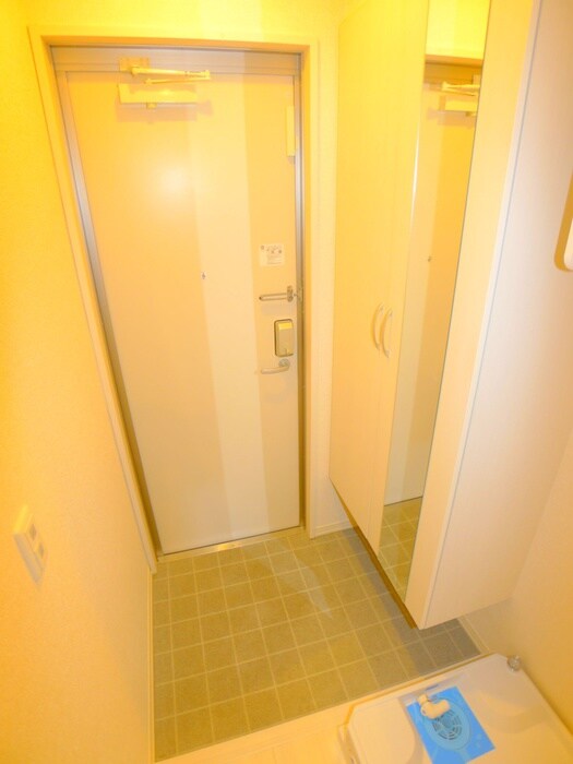 物件内観写真16　(玄関)