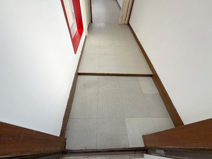 物件内観写真10　(玄関)